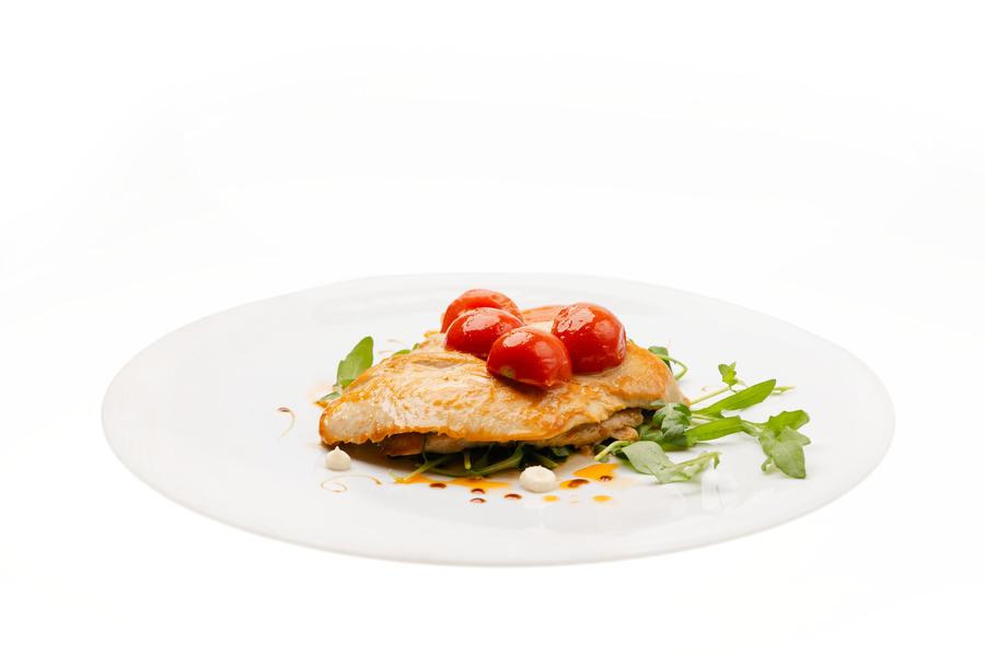 PETO DI POLLO CON RUCOLA E POMODORINI