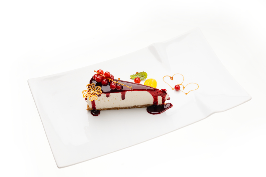 CHEESECAKE CON SALSA AI FRUTTI DI BOSCO